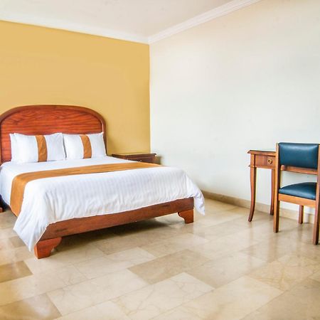 Gran Hotel De Lago - Lago Agrio Nueva Loja Bagian luar foto