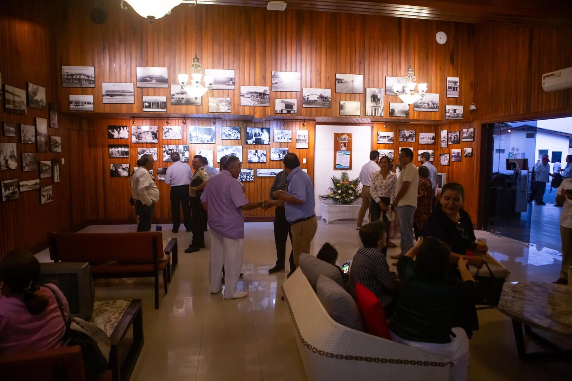 Gran Hotel De Lago - Lago Agrio Nueva Loja Bagian luar foto