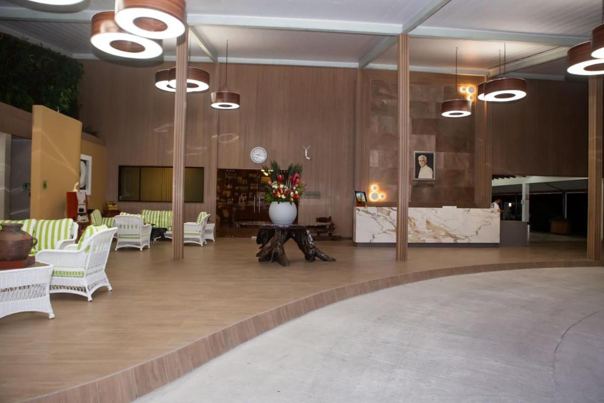 Gran Hotel De Lago - Lago Agrio Nueva Loja Bagian luar foto