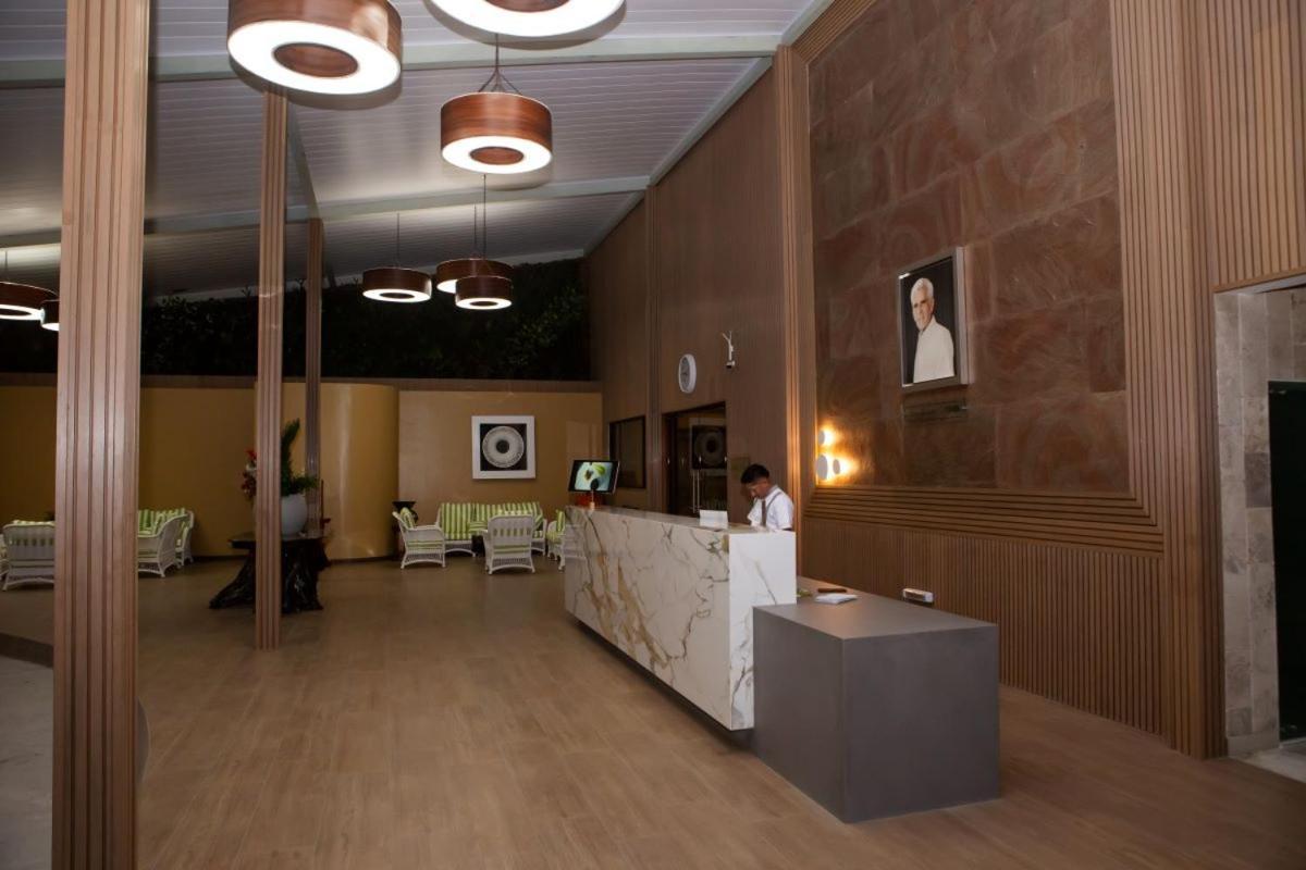 Gran Hotel De Lago - Lago Agrio Nueva Loja Bagian luar foto