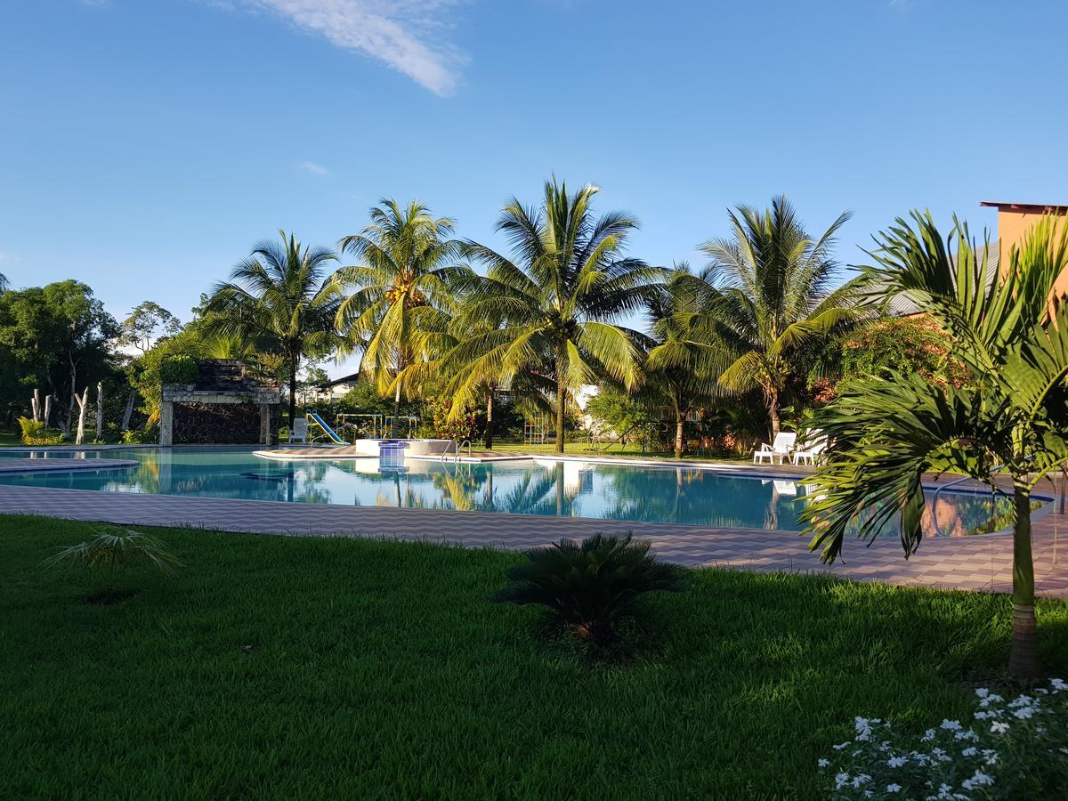 Gran Hotel De Lago - Lago Agrio Nueva Loja Bagian luar foto