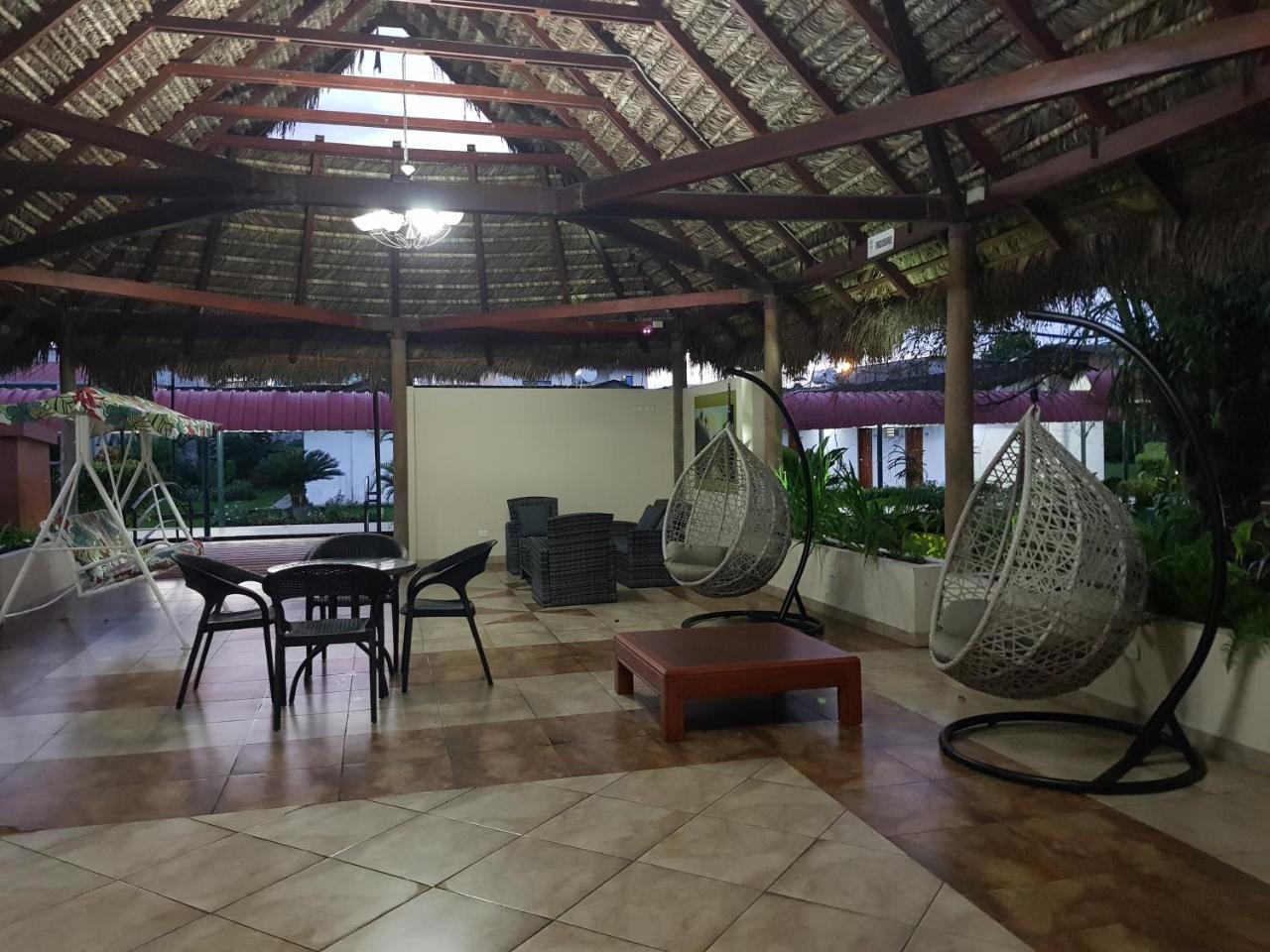 Gran Hotel De Lago - Lago Agrio Nueva Loja Bagian luar foto