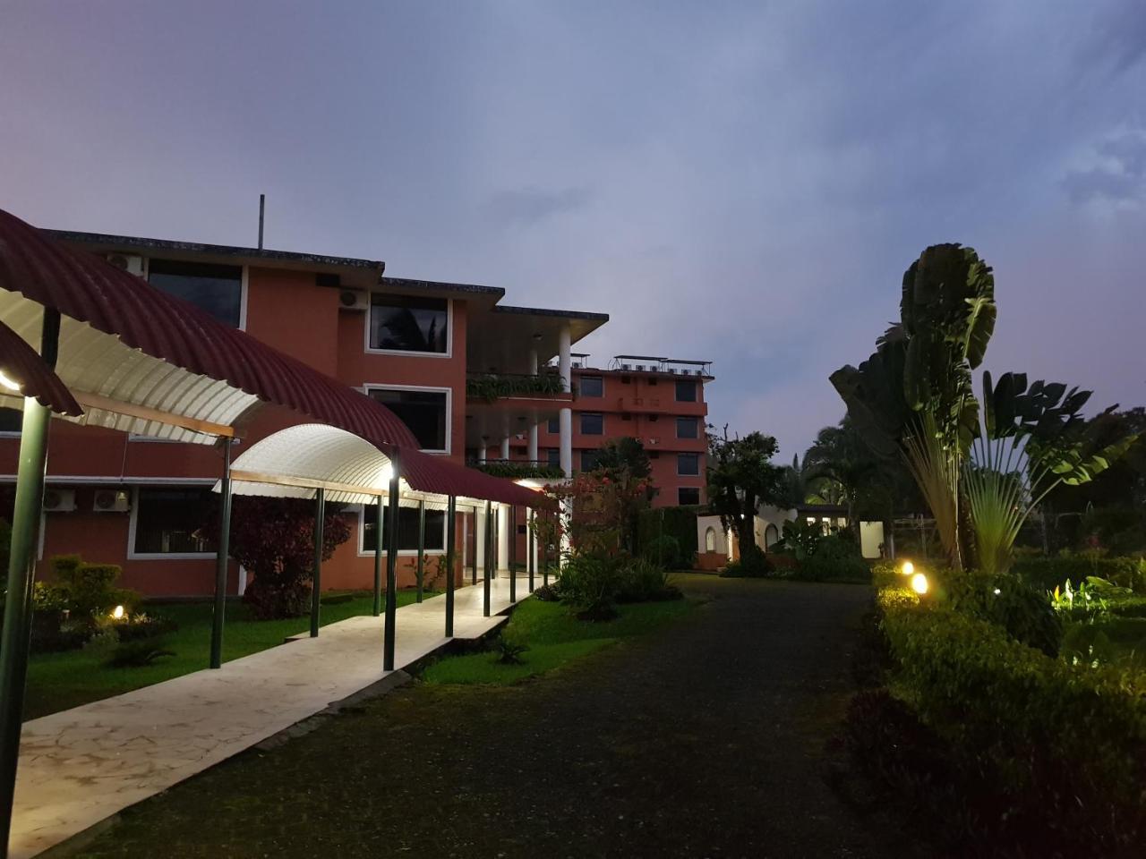 Gran Hotel De Lago - Lago Agrio Nueva Loja Bagian luar foto