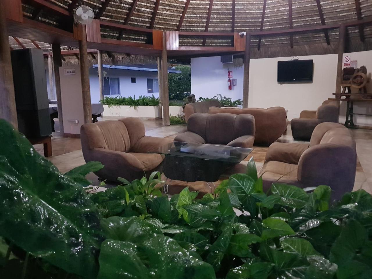 Gran Hotel De Lago - Lago Agrio Nueva Loja Bagian luar foto