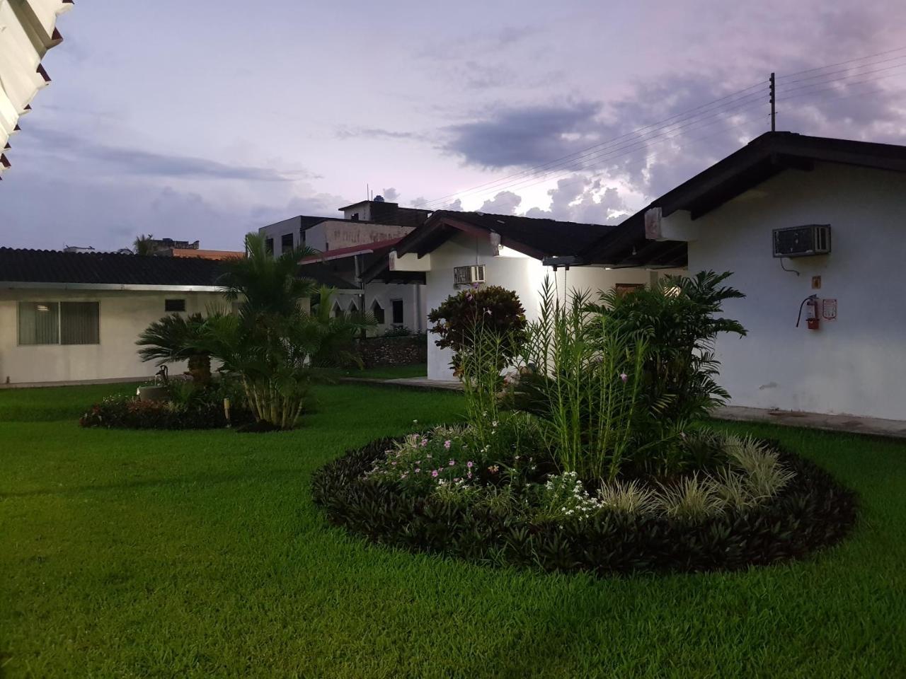 Gran Hotel De Lago - Lago Agrio Nueva Loja Bagian luar foto