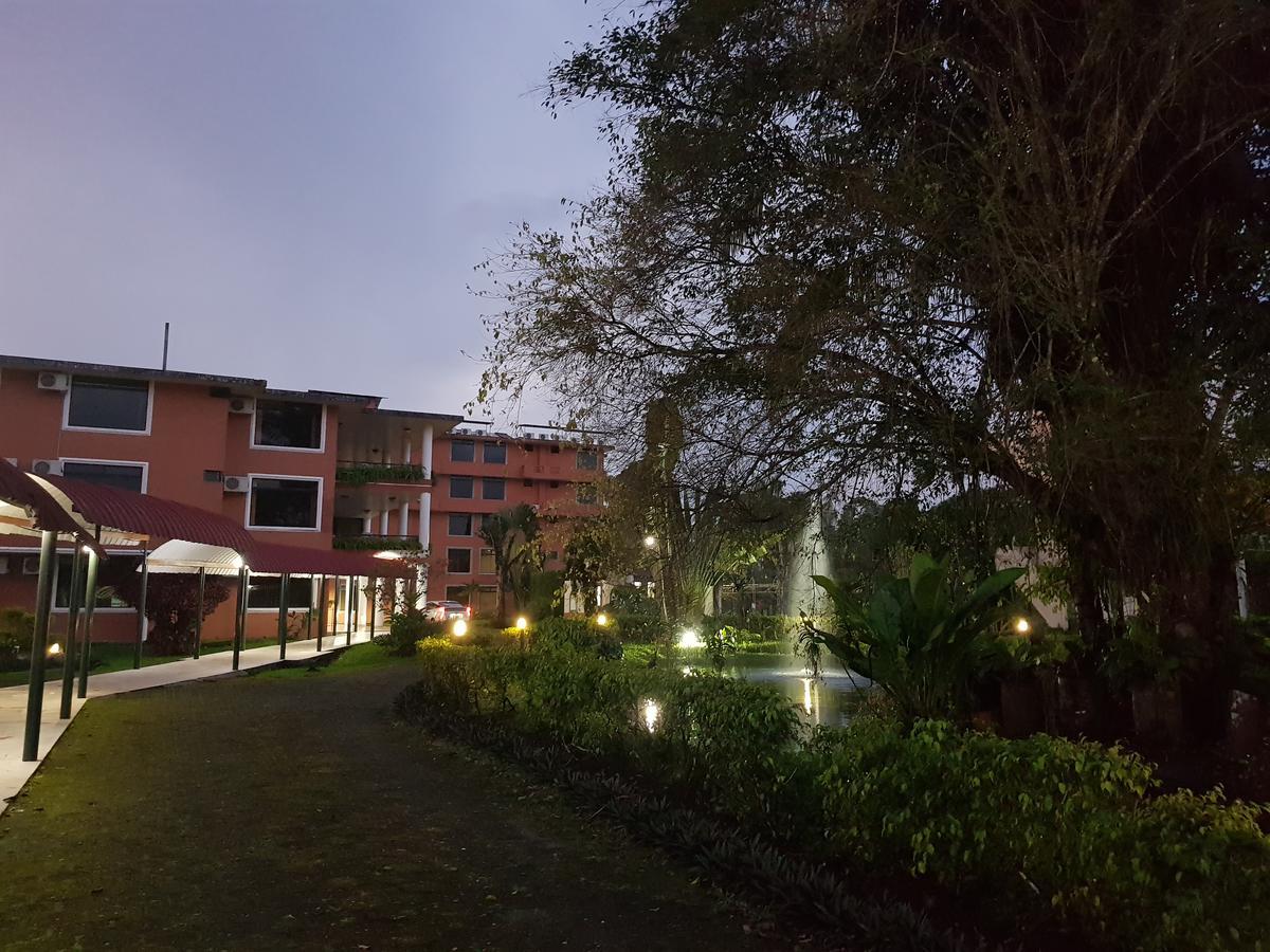 Gran Hotel De Lago - Lago Agrio Nueva Loja Bagian luar foto