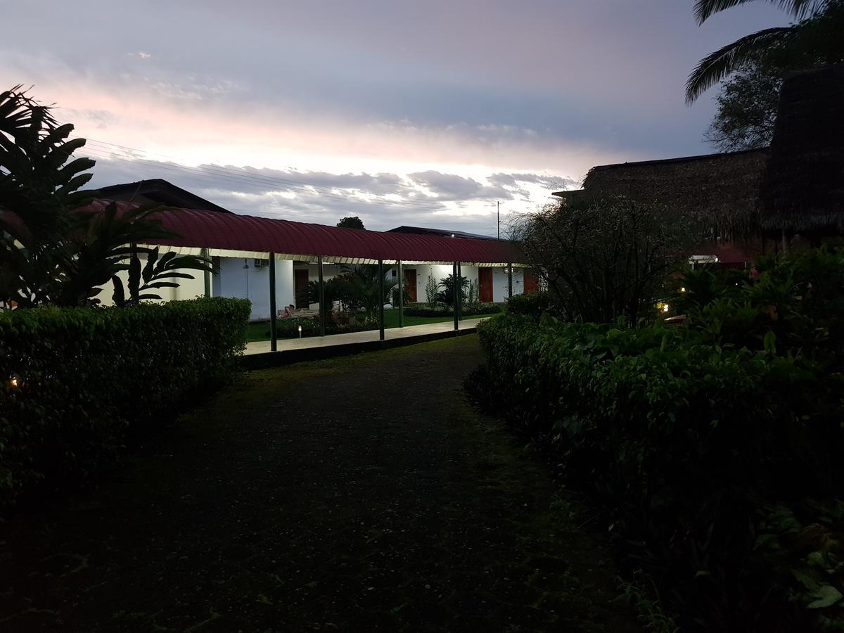 Gran Hotel De Lago - Lago Agrio Nueva Loja Bagian luar foto