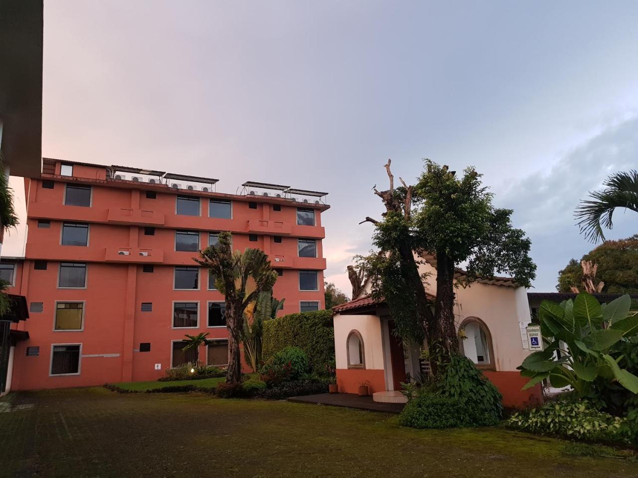 Gran Hotel De Lago - Lago Agrio Nueva Loja Bagian luar foto