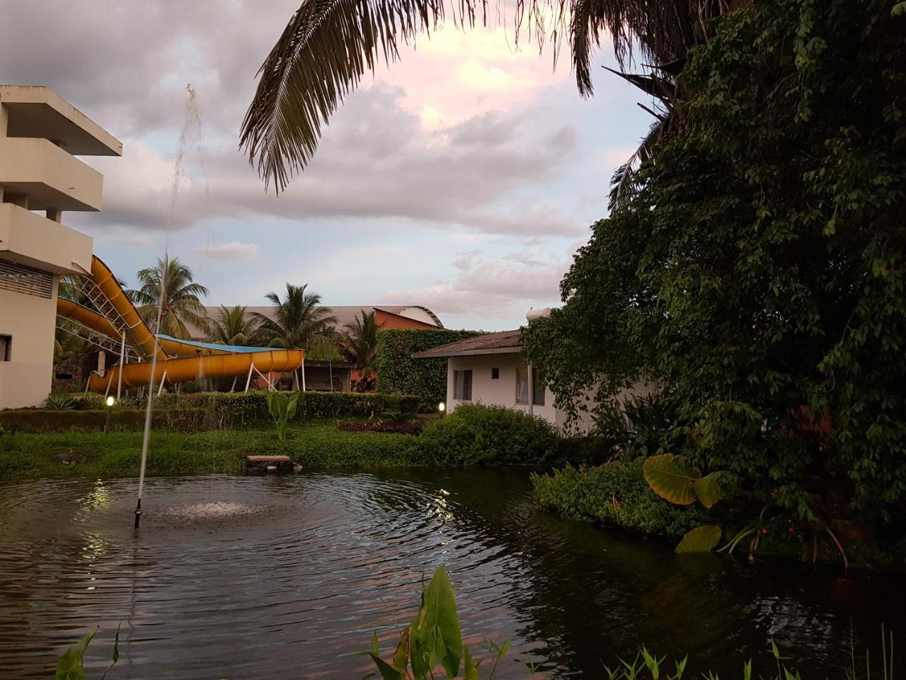 Gran Hotel De Lago - Lago Agrio Nueva Loja Bagian luar foto
