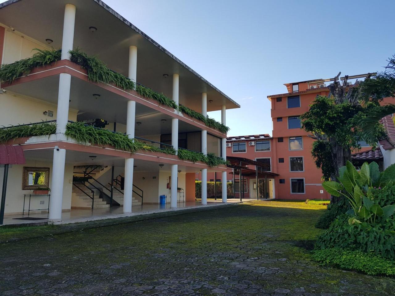 Gran Hotel De Lago - Lago Agrio Nueva Loja Bagian luar foto